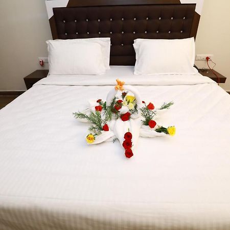 Cs Empire Hotel Lakshmanpur Exterior photo