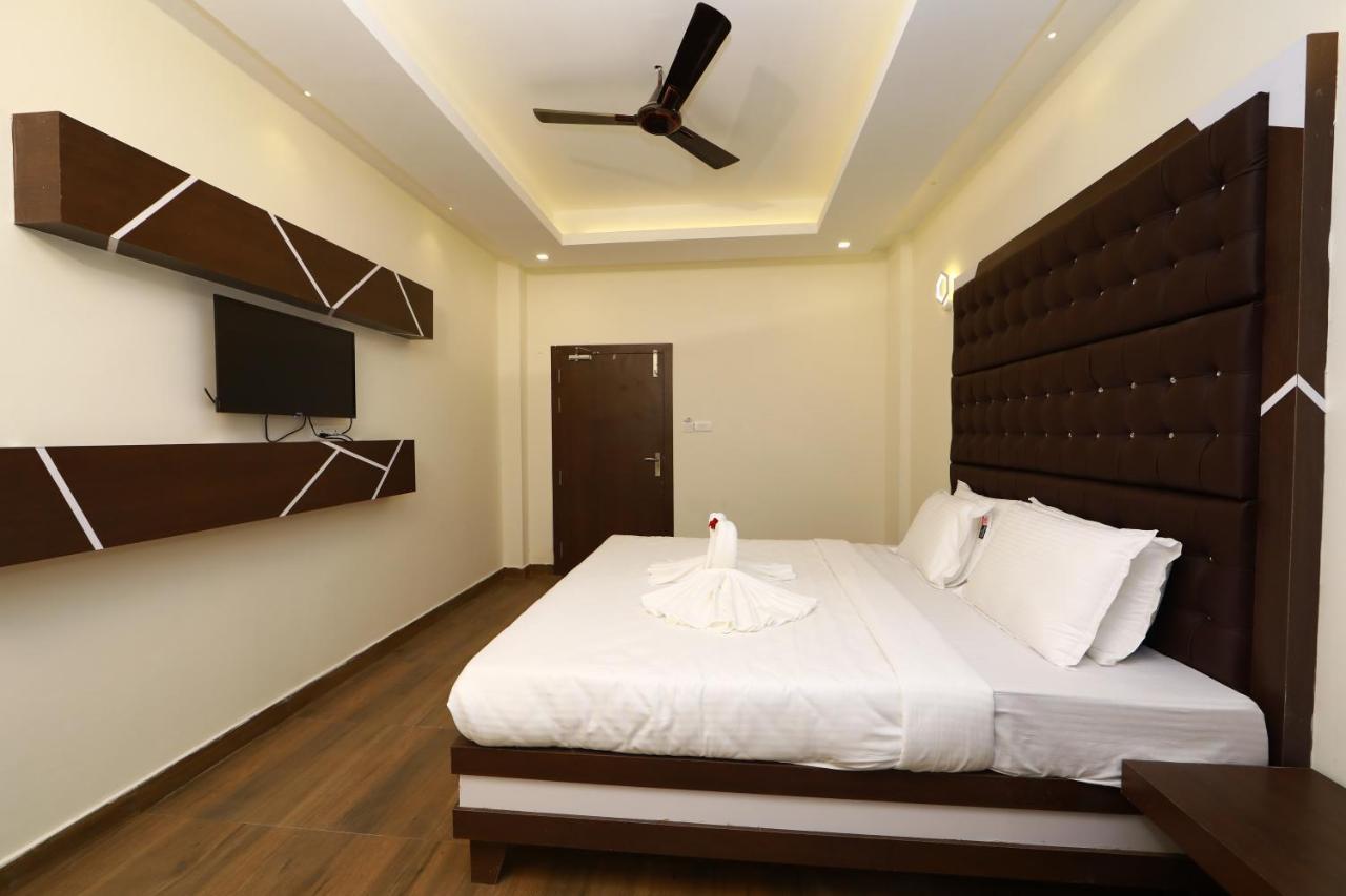 Cs Empire Hotel Lakshmanpur Exterior photo