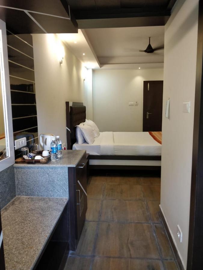 Cs Empire Hotel Lakshmanpur Exterior photo