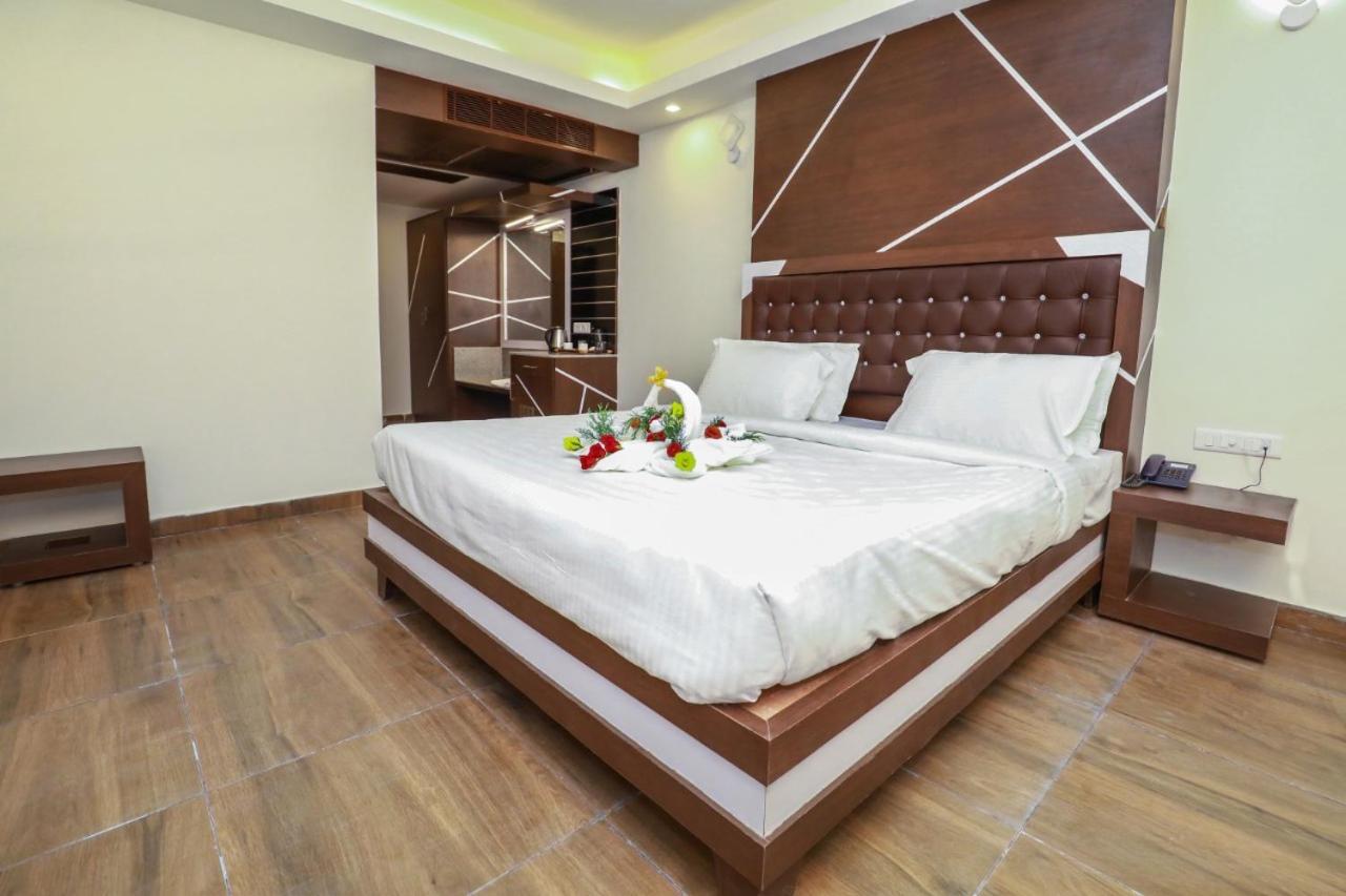 Cs Empire Hotel Lakshmanpur Exterior photo